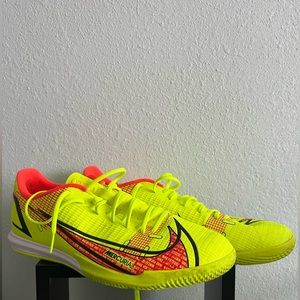 Nike Mercurial SuperFly 8 Indoor Cleats (Men’s US 10)
